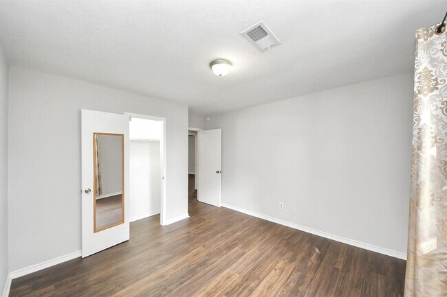 Building Photo - 15135 Chipman Ln.