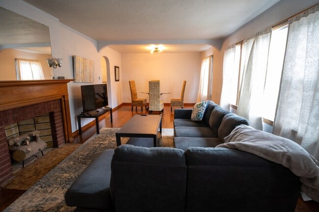 Building Photo - 1311 Paris Rd