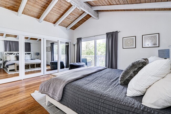 Building Photo - REMODELED, BRIGHT & AIRY HOME ON ONE OF TH...