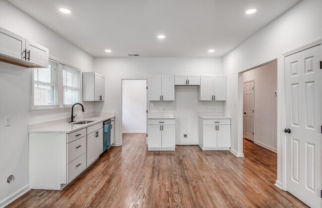 Building Photo - Live Stylishly. Live Comfortably. Live Memphis