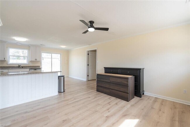 Building Photo - 3528 Chester St