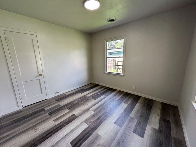 Building Photo - 203 Camellia Ave