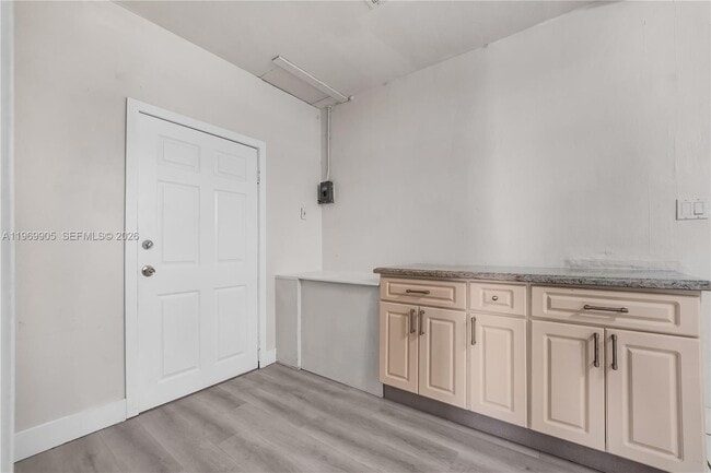 Building Photo - 215 Entrada Dr