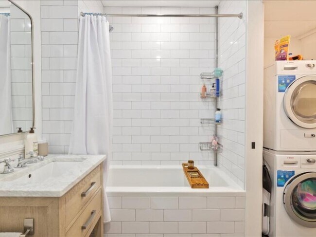 Building Photo - 2 bedroom in Brooklyn NY 11211