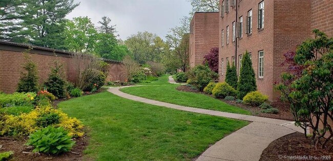 Building Photo - 20 Outlook Ave