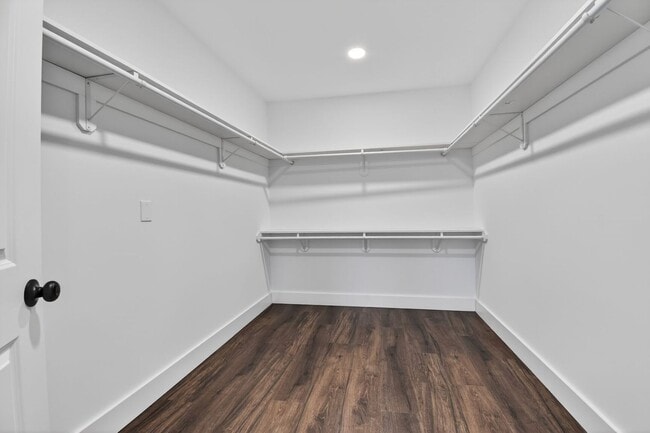 Building Photo - Spacious New Build in Quiet Glenmont / Silver Spring - Available Now