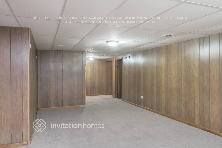 Building Photo - 301 S Reedwood Dr