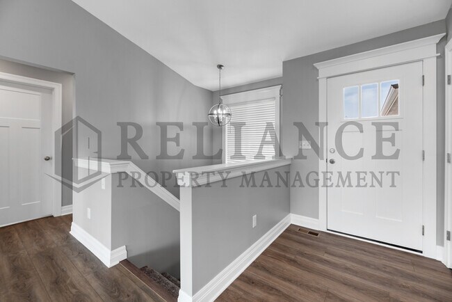 Building Photo - 1558 N Aster Cir