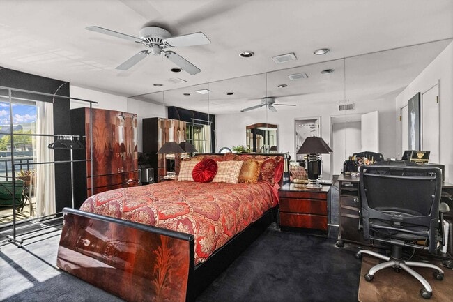 Building Photo - 540 N W Knoll Dr