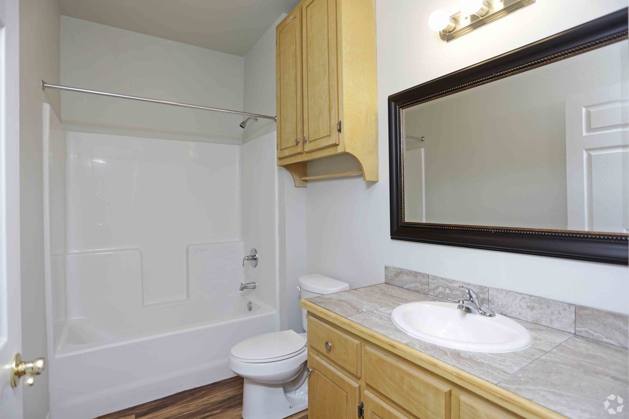 Building Photo - 621 Fieldstone Ln