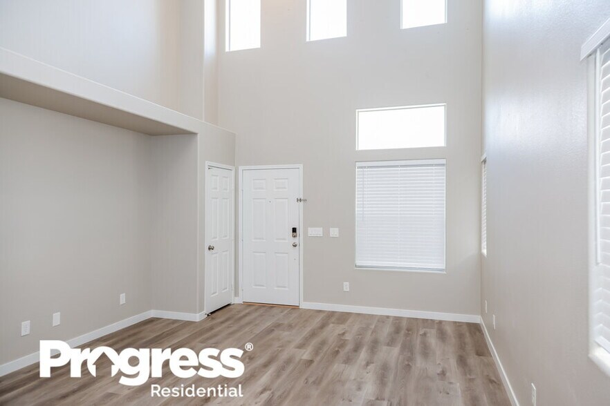 Building Photo - 7875 Windhamridge Dr