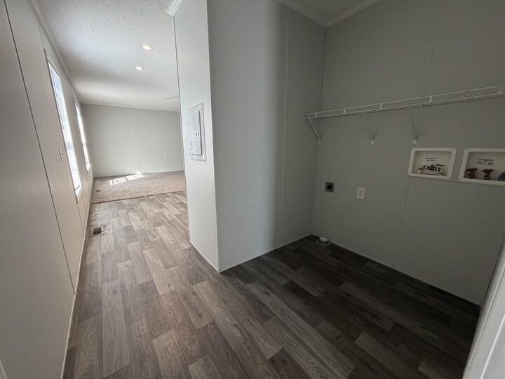 Building Photo - 38100 Ducharme Dr