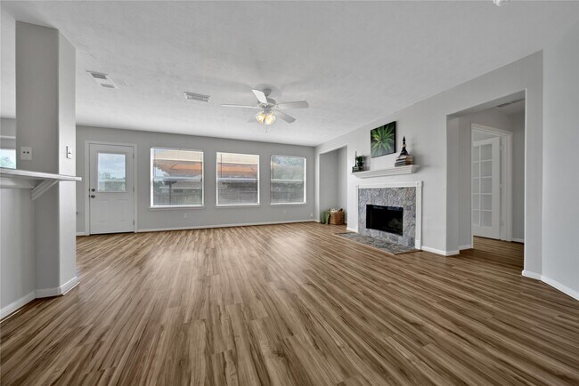 Building Photo - 28634 Hidden Cove Dr
