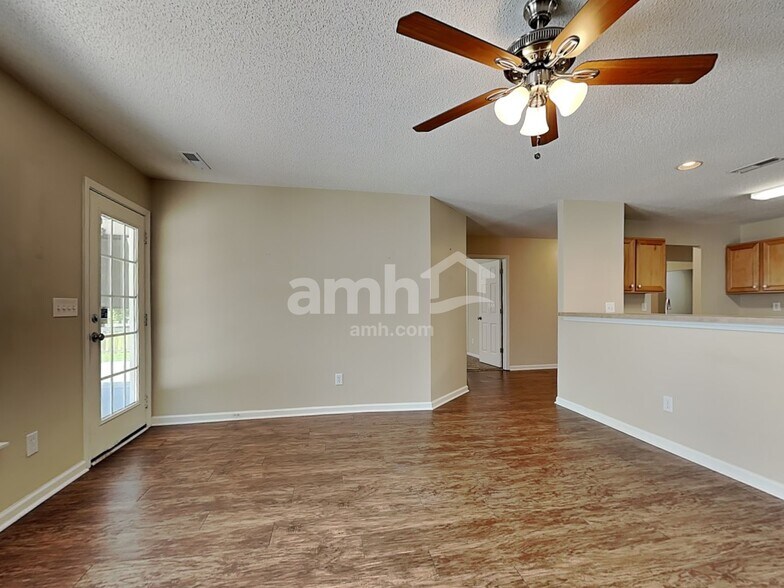 Building Photo - 5013 Springdale Dr