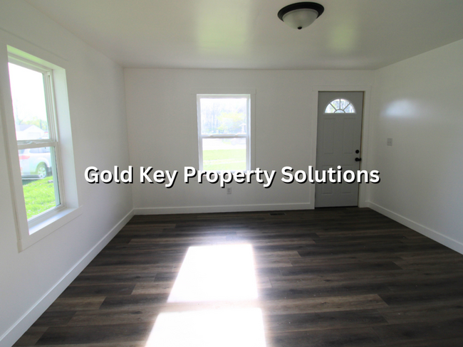 Building Photo - 2 Bed 1 Bath Home For Rent W/ Covered Fron...