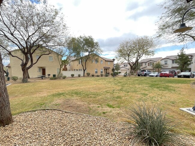 Building Photo - NEWLY UPDATED 4 BEDROOM HOME IN THE SOUTHWEST