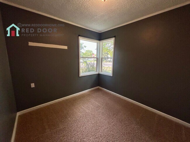 Building Photo - Spacious 3 Bed, 1 Bath Home – Pet Friendly...