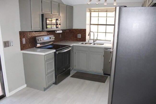 Building Photo - 4901 E Kelton Ln