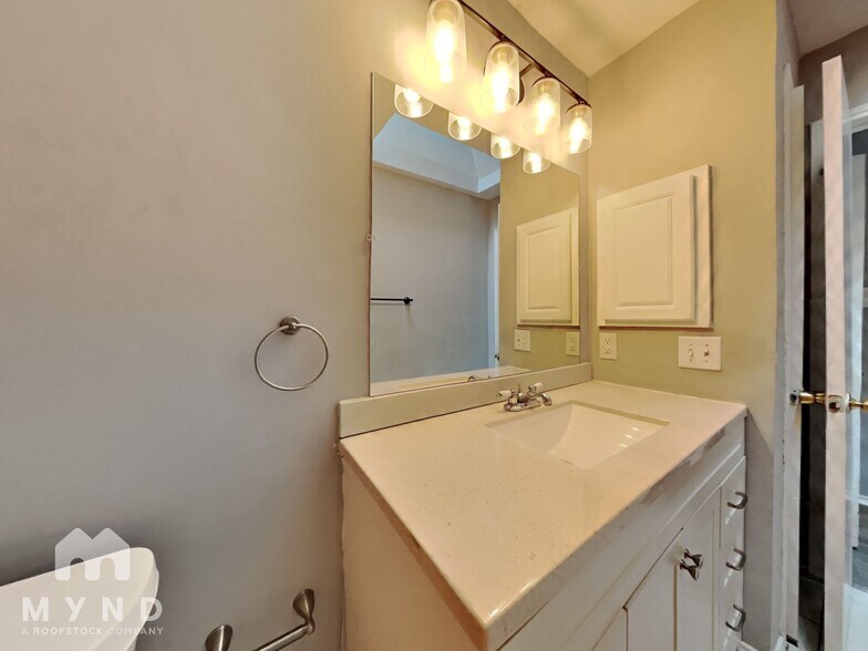 Building Photo - 6006 Ashley Spring