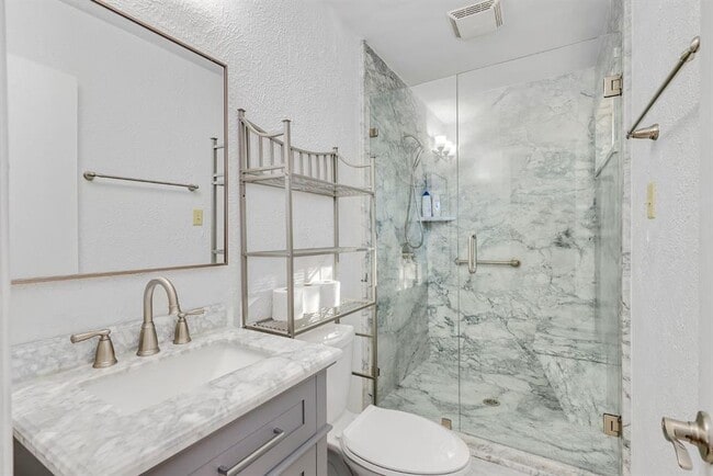 Building Photo - 1507 Wildwood Dr