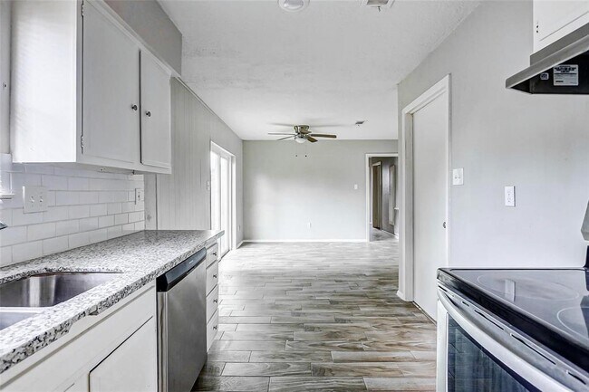 Building Photo - 4969 E Ridge Creek Dr