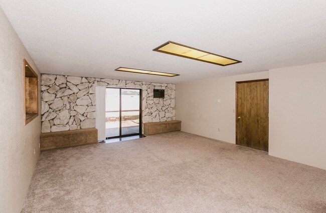 Building Photo - Great 3 Bedroom 2 Bath House!