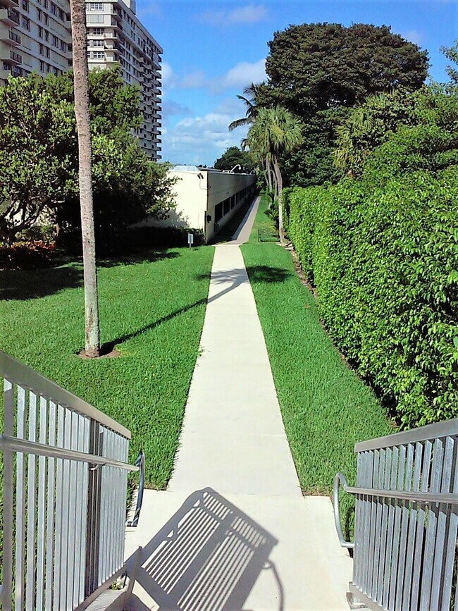 Building Photo - 2121 N Ocean Blvd