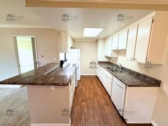 Building Photo - Second Story 2 Bd/2Ba Townhouse in San Marcos