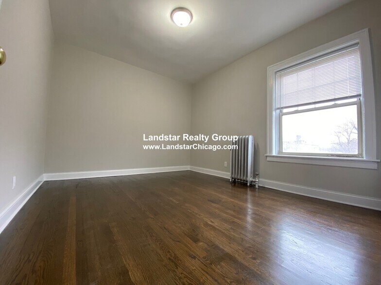 Building Photo - 732 Reba Pl