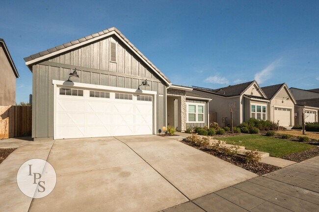 Building Photo - Madera Riverstone Home, 3BR/2BA, SOLAR, Community Pool, New Elementary School in Community!