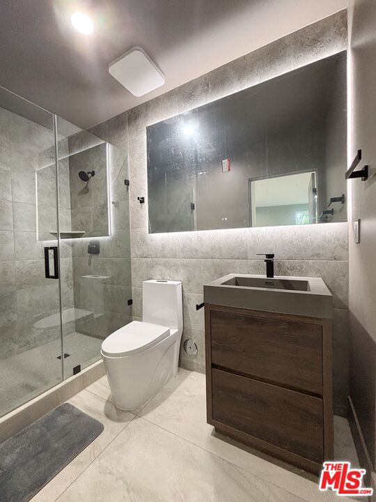 Building Photo - 713 Devirian Pl