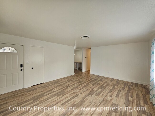 Building Photo - Spacious 3-Bedroom House with Gated Pool in Panorama Heights Coming Available Soon!