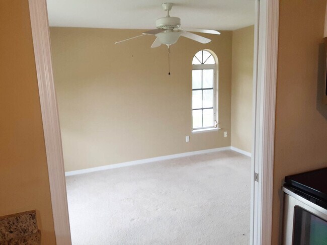 Building Photo - 749 Marthas Ln