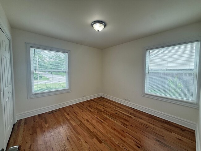 Building Photo - 542 Cherry Ln
