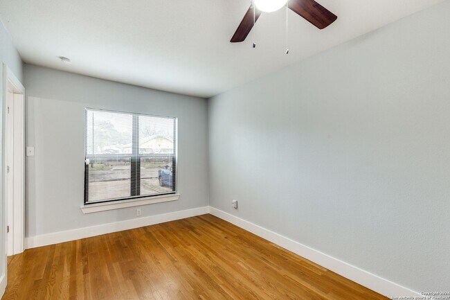 Building Photo - 223 Kayton Ave