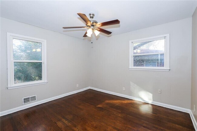 Building Photo - 4572 Campbellton Rd SW