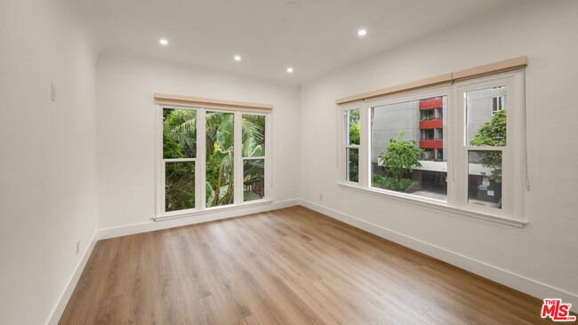Building Photo - 5727 Carlton Way