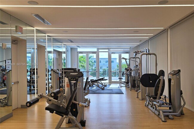 Building Photo - 6425 NW 103rd Pl