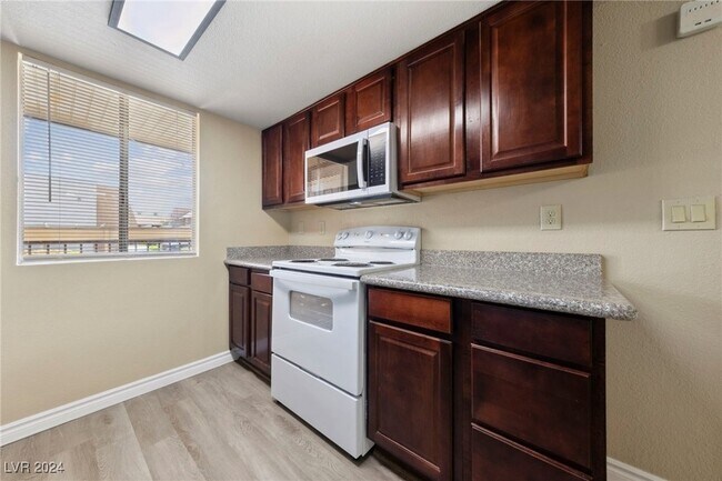 Building Photo - 4921 Indian River Dr