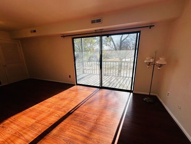 LIving room with large sliding rood to porch - 601 College Park Dr