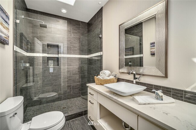 Building Photo - 2410 West Lake Sammamish Pkwy NE