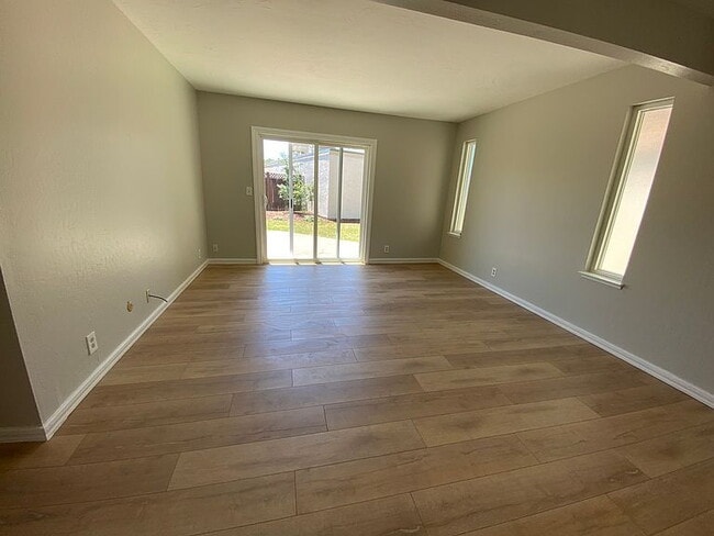 Building Photo - 5377 Sonoma Dr