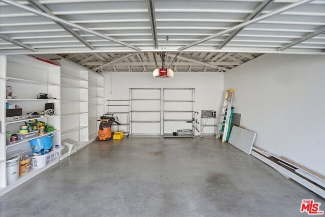 Building Photo - 2317 Veteran Ave