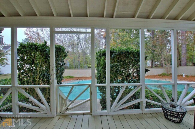 Building Photo - 404 Burgess Point