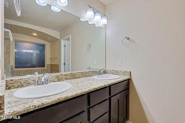 Building Photo - 12445 Chamberlain Dr