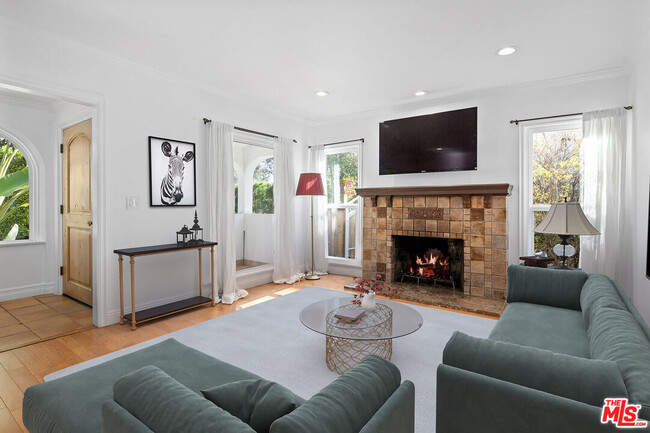 Building Photo - 409 N Kilkea Dr