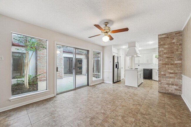 Building Photo - 7806 Rollingbrook Dr