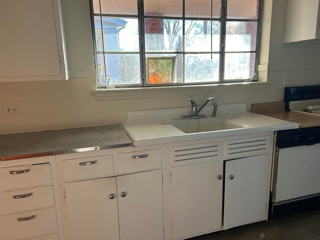Building Photo - 383 Monticello Ave