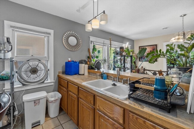 Building Photo - 750 N 34th St