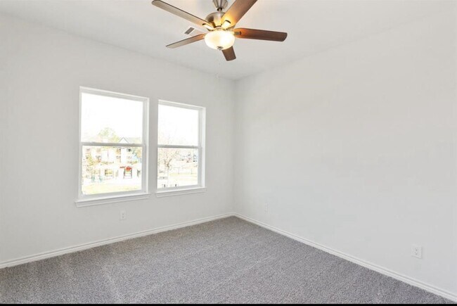 Building Photo - 11623 Waldemar Dr